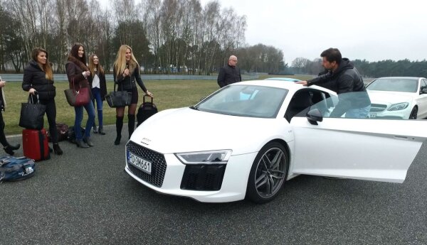 R8, C 63 AMG, 911 Turbo S i piękne dziewczyny!
