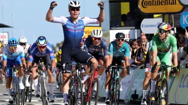 Debiutujący w Tour de France Jakobsen zwycięzcą 2. etapu. Van Aert nowym liderem wyścigu