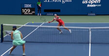 Dobra wymiana wygrana przez Jabeur w 9. gemie 2. seta finału US Open