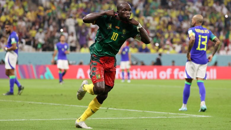 Brazylia zaliczyła wpadkę, Kamerun żegna się sensacją