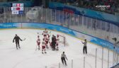 Pekin. Hokej na lodzie. Kontuzja chińskiego bramkarza w meczu z Kanadą