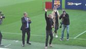 Wielki powrót do FC Barcelony. Dani Alves boso na Camp Nou