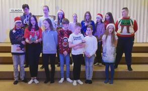 Uczniowie polskiej szkoły w Reykjaviku śpiewają &quot;Cichą noc&quot; po islandzku