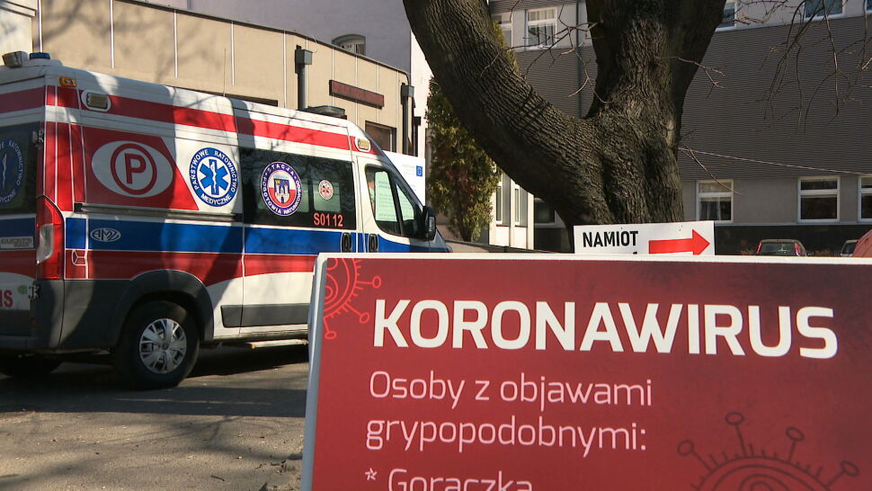 Epidemia COVID-19 w Polsce nie wygasa. Czy Polacy przestrzegają zaleceń?