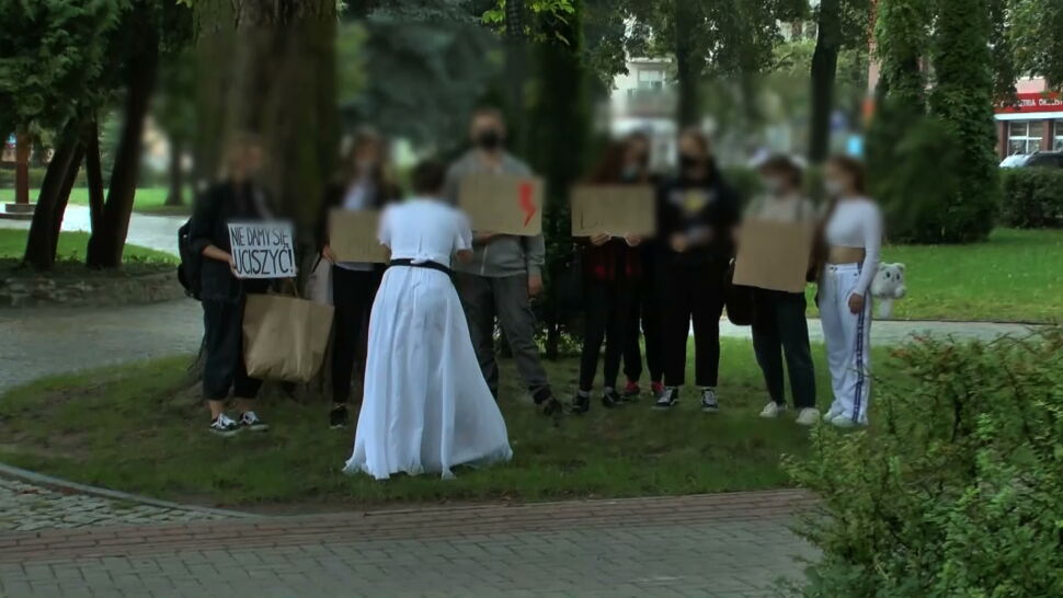 Ministra Czarnka przywitali w Olsztynie protestujący uczniowie. Zastanawiał się, czy wagarują